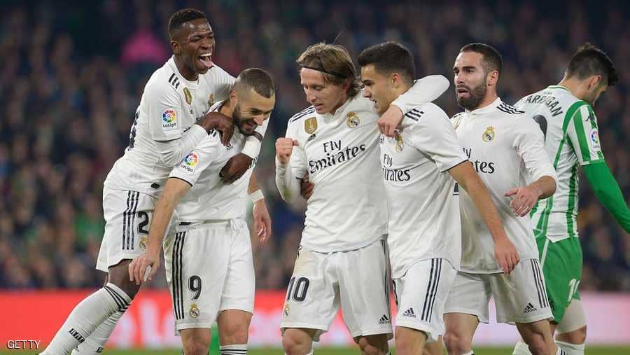 ريال مدريد يبحث عن صخرة دفاع.. 5 لاعبين على رادار الملكي