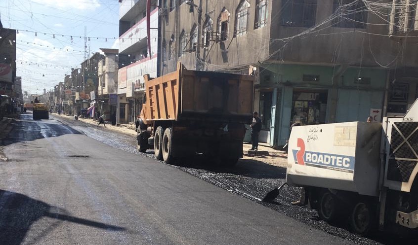 امانة بغداد تباشر بإكساء الشارع الرئيسي لحي الحرية الثالثة