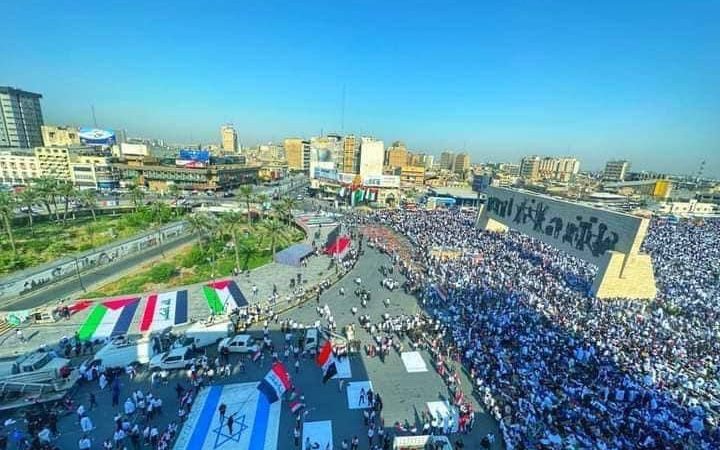 بغداد تعج بالمتظاهرين المؤيدين لفلسطين بدعوة من التيار الصدري