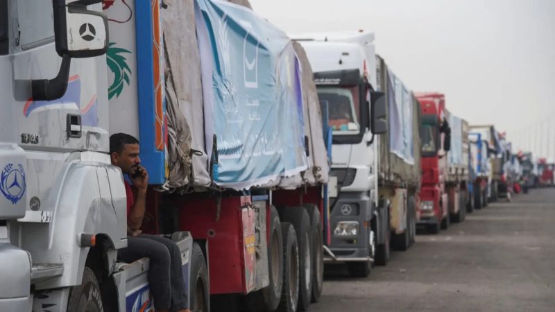 إسرائيل تسمح بدخول شاحنات وقود إلى غزة