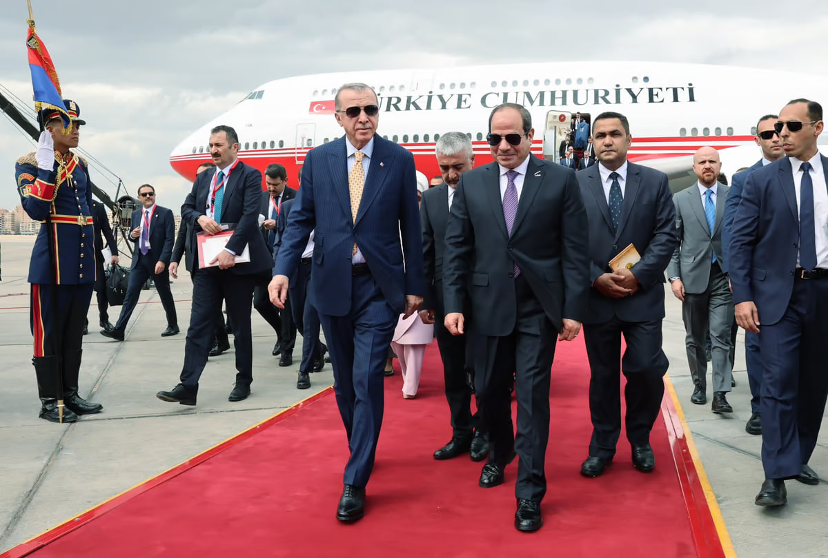أول زيارة منذ 2012.. أردوغان يصل إلى القاهرة