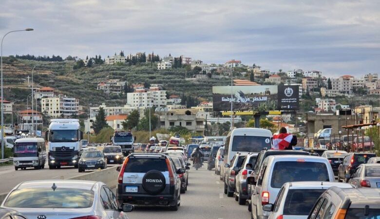 طرق العودة “تغص” بالعوائل باتجاه جنوب لبنان بعد وقف النار