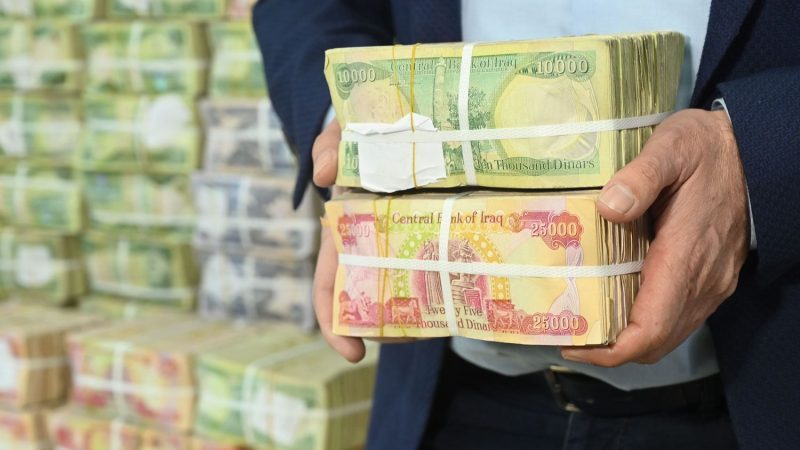 المالية تنفي تعمدها بعدم صرف رواتب موظفي كردستان لأربعة أشهر