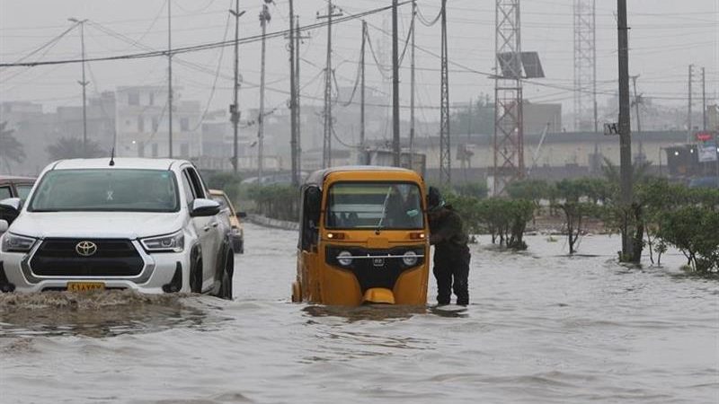 موجة امطار رعدية غزيرة تستمر عدة ايام بدءا من يوم غد الاربعاء