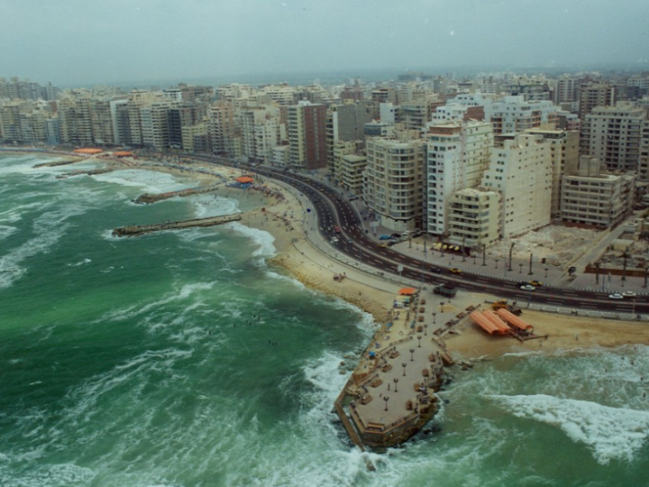 خبير مصري يرد على دراسة أمريكية تحذر من انهيار آلاف المباني في الإسكندرية