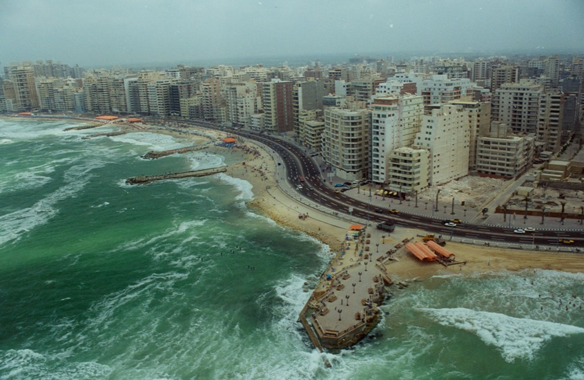 خبير مصري يرد على دراسة أمريكية تحذر من انهيار آلاف المباني في الإسكندرية