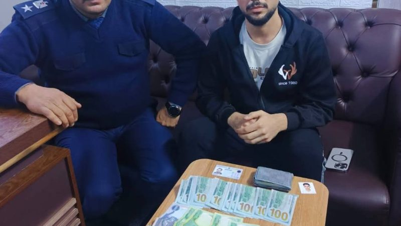 شرطة النجف تعيد محفظة تحتوي على 2000 دولار و50 ألف دينار لصاحبها